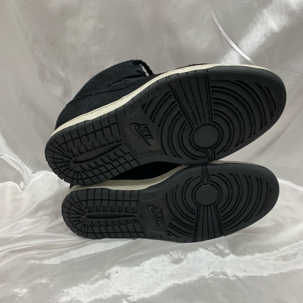 Nike Black and Purple Women's Sneakers - Picture 6 of 6